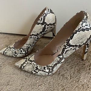 Nine West snakeskin pumps